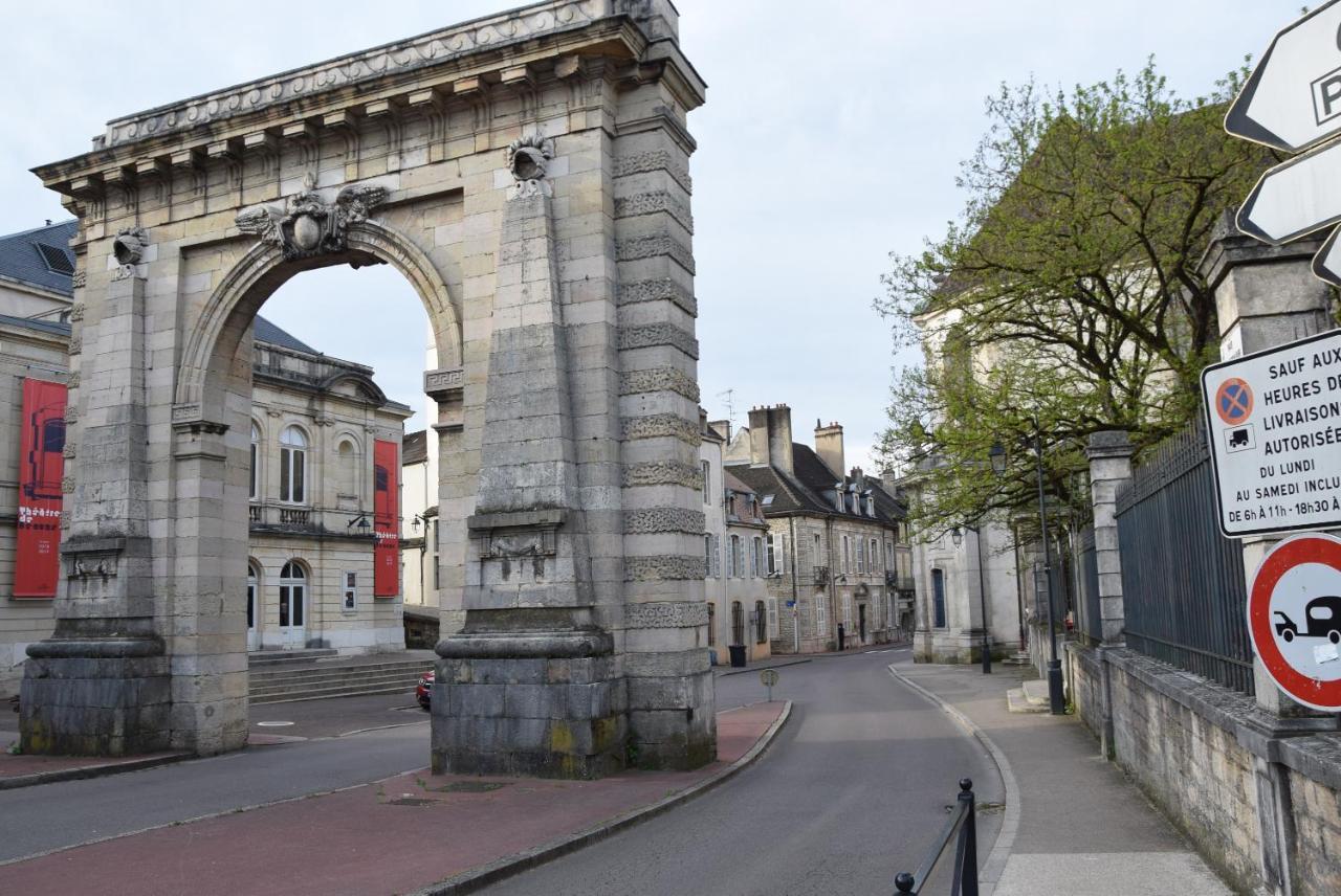 Insolite Le Logement Des Gardes De La Porte De Beaune Au Xviie Siecle Atypique Appartement Buitenkant foto